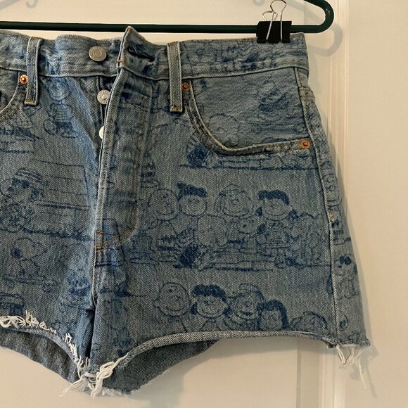 Peanuts x Levi Shorts Collab - Picture 2 of 4